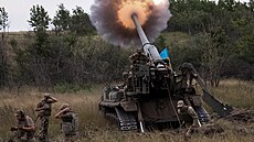 Ukrajinští vojáci střílí ze samohybného děla 2S7 Pion (česky Pivoňka) na jedné... | na serveru Lidovky.cz | aktuální zprávy