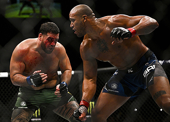Tai Tuivasa a Cyril Gane svedli v tké váze organizace UFC tvrdou bitvu.