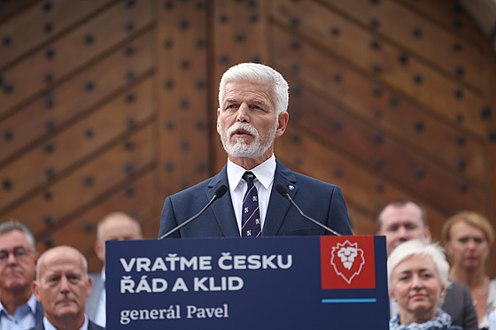 Bývalý náčelník Generálního štábu Armády ČR Petr Pavel u Písecké brány nedaleko...