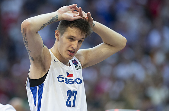 Vít Krejí v zápase EuroBasketu proti Srbsku