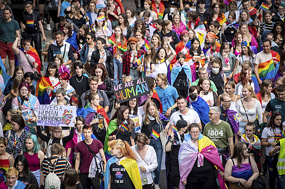 Pochod hrdosti u píleitosti Christopher Street Day v nmeckých Brémách. (27....