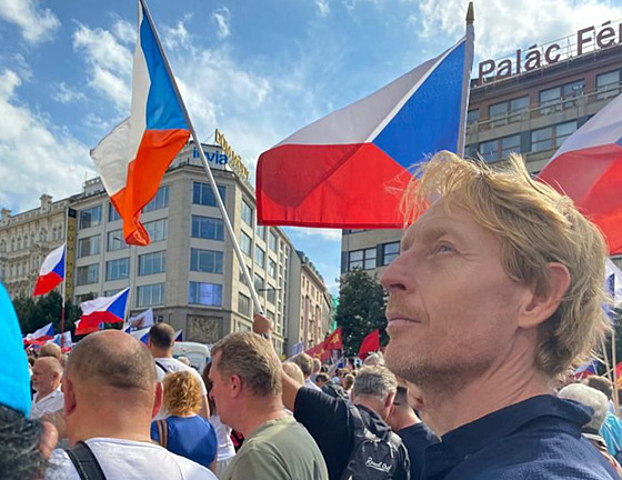 Karel Janeek na protivládní demonstraci v Praze (3. záí 2022)