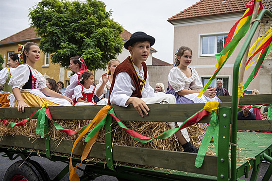 Doínky zahajuje kadý rok tradiní prvod.