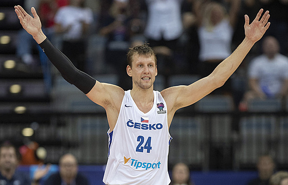 eský basketbalista Jan Veselý slaví v zápase s Nizozemskem.