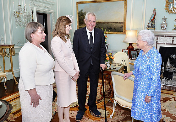 Prezident Milo Zeman s rodinou na audienci u britské královny Albty II. 