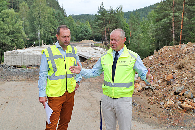 Staveniště osiřelo, oprava mostů na trase z Varů do Plzně se zdrží o rok