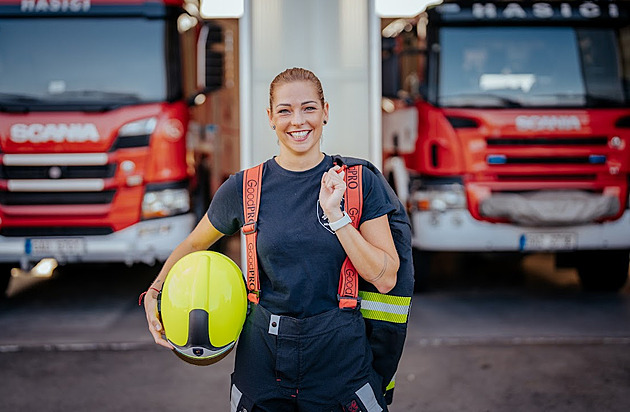 U výjezdové jednotky hasičů slouží první žena, nebude mít žádné úlevy