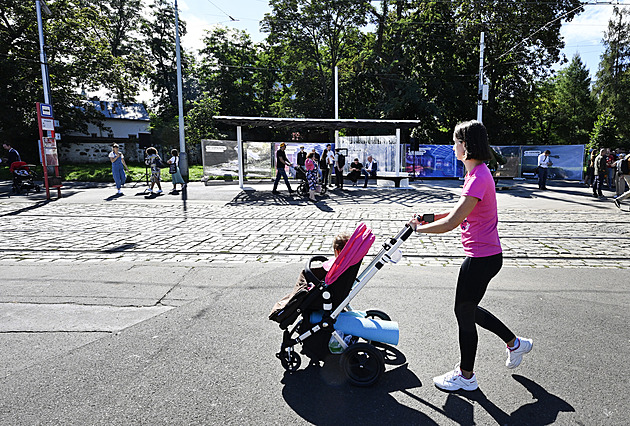 Oprava trati zastaví v Holešovicích na měsíc tramvaje, linky pojedou odklonem