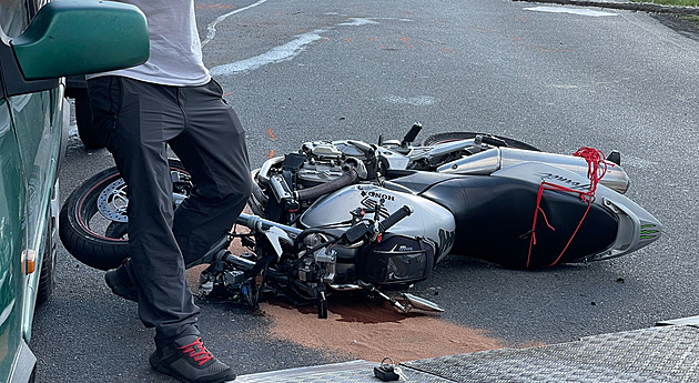 Na Kroměřížsku zemřeli dva motorkáři, tah na Brno je opět průjezdný