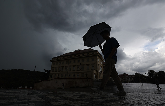 Prahou se prohnal silný déšť, výstraha platí pro západ Česka až do večera