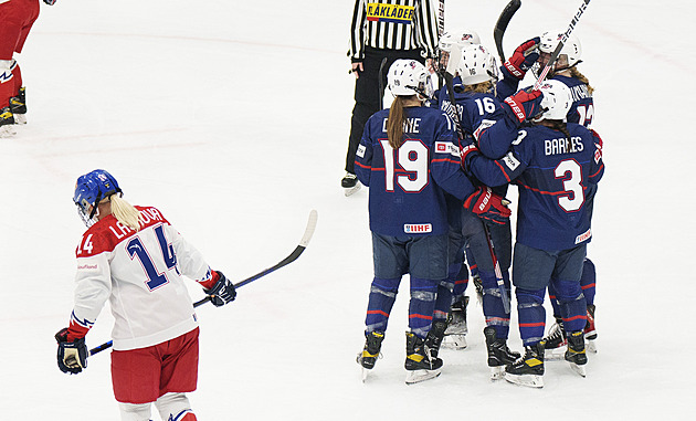 Česko - USA 1:10. Zdrcující lekce, hokejistky v semifinále MS nestačily