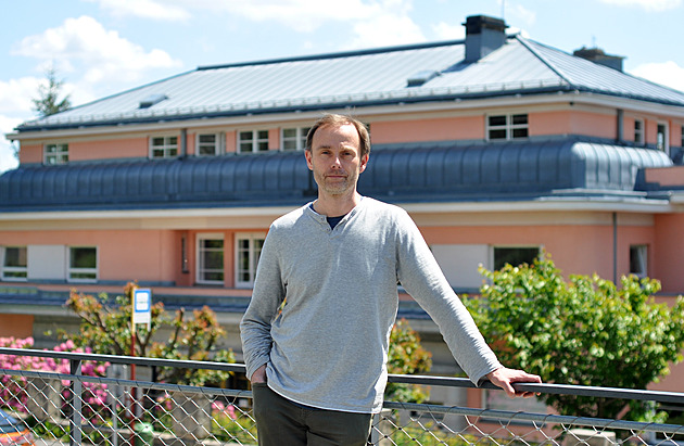 Kurátor Severoeského muzea Ludk Lukuvka pipravuje o Strossov vile publikaci.