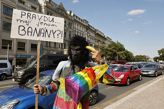 Hrozí sociální nepokoje a větší polarizace společnosti, říká politolog