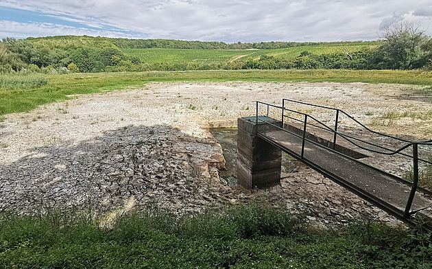 Na Pálavě vyschly tůně i rybníky. Ochránci mají plány, jak zadržet víc vody