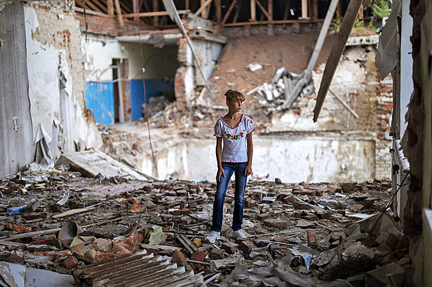 OBRAZEM: Návrat „do lavic“ v Černihivu. Proč zničili mou školu? ptají se děti