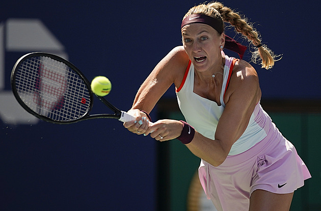 Kvitová přežila dva mečboly, osmifinále US Open vybojovala i Plíšková