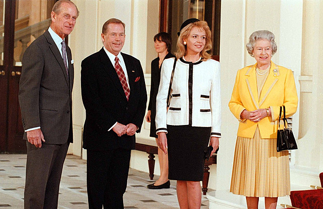 OBRAZEM: Jen jedna návštěva. Královnu Alžbětu II. v Česku provázel Havel