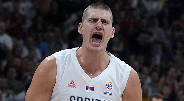 Světová basketbalová hvězda Jokič hraje v Praze. Euforie fanoušků se ale nekoná