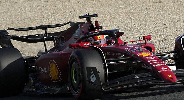 Tréninky F1 v Nizozemsku patřily Ferrari a Mercedesu, Verstappen měl problémy