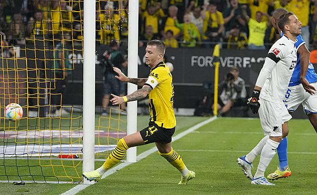 Dortmund díky trefě Reuse porazil Hoffenheim a před víkendem vede bundesligu