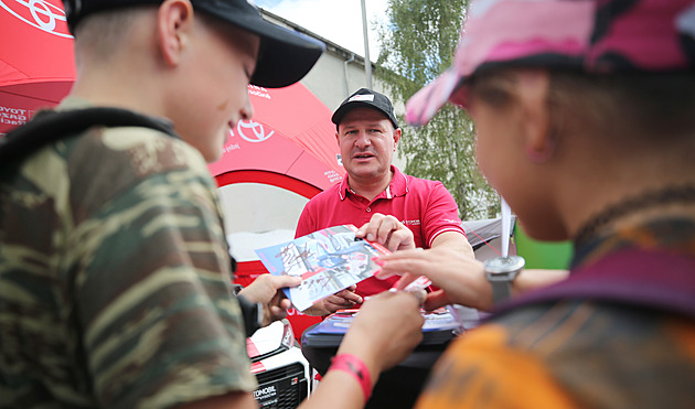 Má zkušenosti z F1 i Dakaru. Pořád chci ještě porážet soupeře a čas, říká Enge