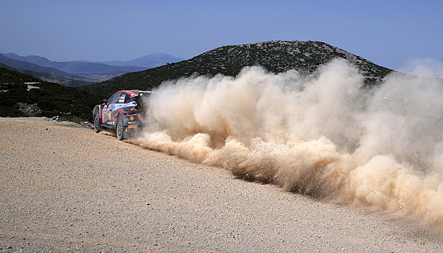 V čele Rallye Akropolis je po první etapě Loeb, nahání ho Loubet