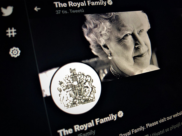Královská rodina zveřejnila zprávu o úmrtí nejdříve na Twitteru