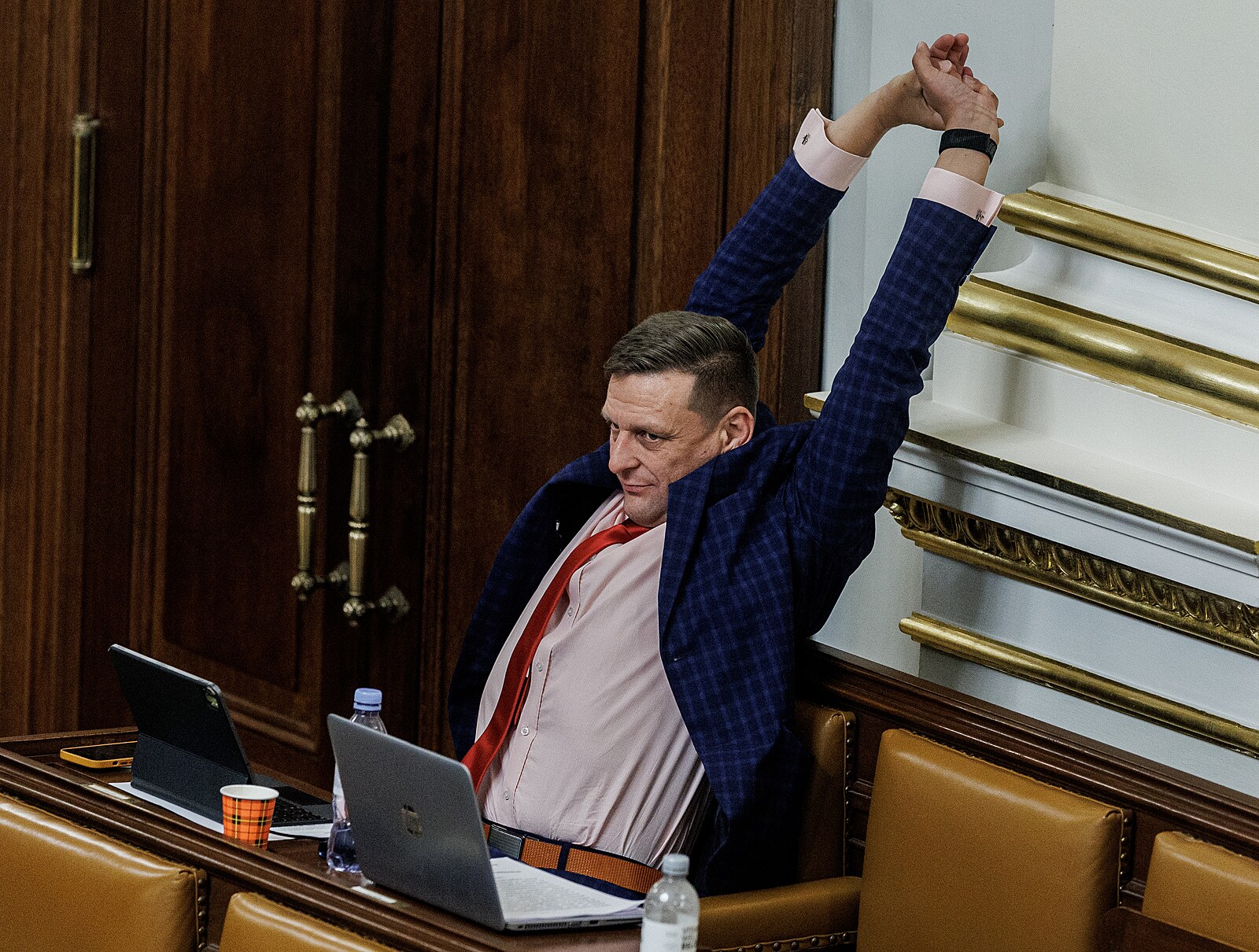 „Zemřel náhle.“ Kdosi ovládl profil poslance ANO a zveřejnil jeho parte