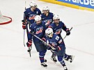 Hokejistky USA se radují ze vstelené branky v semifinále mistrovství svta...