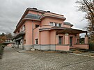 Strossova vila pat�� v Liberci k unik�tn�m stavb�m. Jej�m autorem je architekt...