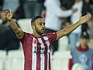 Záloník Dia Saba ze Sivassporu slaví vyrovnávací gól v utkání Konferenní ligy...