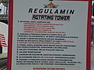Informaní tabule k havíovské atrakci Rotating Tower v poltin. (3. záí 2022)