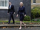 Nová britská premiérka Liz Trussová odpoledne vystoupila v Downing Street se...