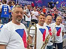 Trumpetista Pavel Kala (uprosted) spolu se svými páteli-muzikanty doprovázejí...