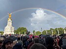 Duha nad Buckinghamským palácem v Londýn