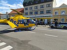 Cyklistu pevezl vrtulnk na traumacentrum Fakultn nemocnice v Hradci Krlov,...