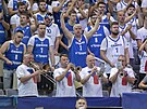 etí trubai a fanouci bhem zápasu s Polskem