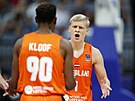Nizozemtí basketbalisté Keye Van Der Vuurst De Vries (vpravo) a Charlon Kloof