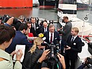 Premiér Petr Fiala a éf EZ Daniel Bene na slavnostním otevení LNG terminálu...