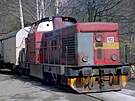 Lokomotiva T444 �. 192 (ex T444.1532 Správy hmotných rezerv) p�ejí�dí v roce...