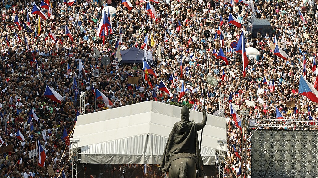 Demonstrace na Václavském náměstí z 3. září, které se zúčastnilo na 70 tisíc lidí