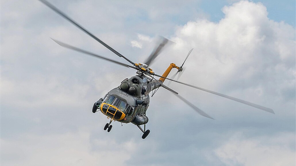 Vrtulník Mi-17 z Centra leteckého výcviku Pardubicích