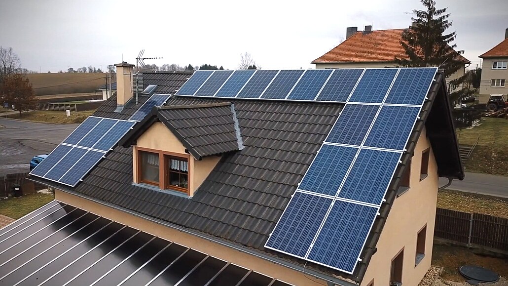 Kombinace fotovoltaiky s tepelným čerpadlem vyjde nejlíp. Pokud máte dotaci  - iDNES.cz
