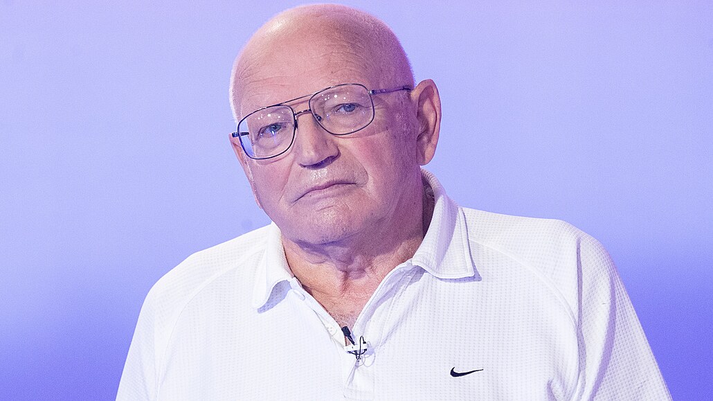 Jan K�rka kandiduje na primátora i na senátora. Známý je díky svým úsp�ch�m ve sportovní st�elb�. V roce 1968 se stal olympijským vít�zem.