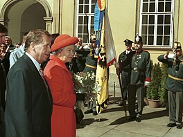 Britská královna Al�b�ta II. na náv�t�v� Brna v roce 1996. Provázel ji tehdej�í...