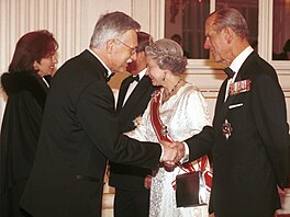 Britská královna Al�b�ta II. se svým chot�m princem Philipem na náv�t�v� �eské...