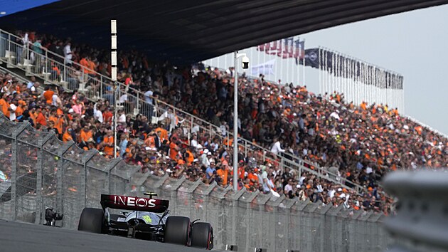 Prvn trnink na Velkou cenu Nizozemska - v akci Lewis Hamilton.