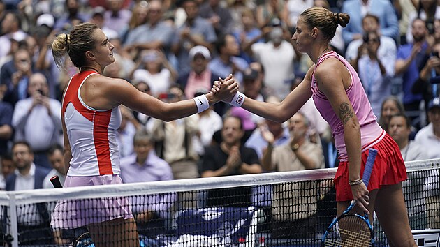 Aryna Sabalenkov a Karolna Plkov po tvrtfinlovm utkn na US Open.