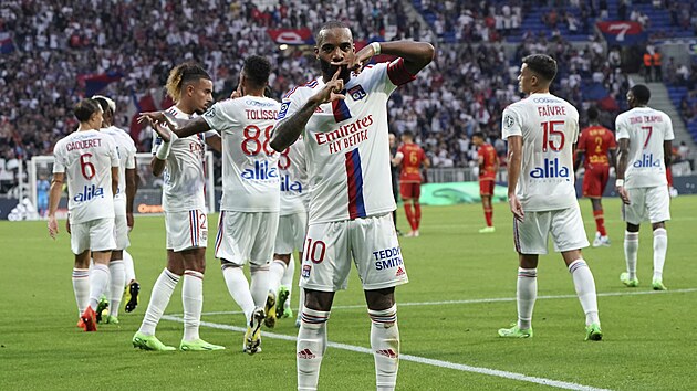 Alexandre Lacazette slav gl Lyonu proti Angers.