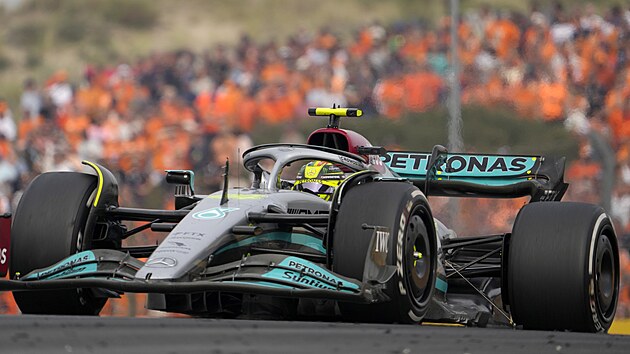 Lewis Hamilton se svm Mercedesem v zvod Velk ceny Nizozemska.